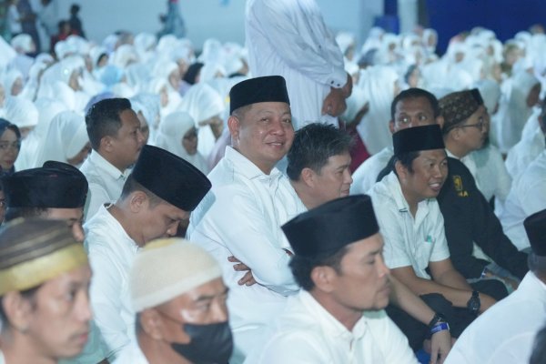 Rusdi Masse Gelar ‘Maghrib Berjamaah’ dengan Ribuan Warga Pinrang, Pulang-pulang Senyum Bahagia