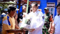 Bupati Yusran Serahkan Bantuan ke Warga Tiga Kelurahan di Pangkajene