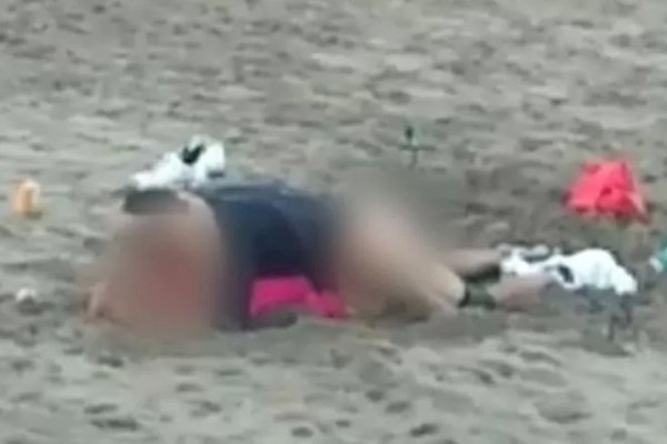 Parah! Bule Berhubungan Badan di Pantai Bali, Tak Peduli Dilihat Banyak Orang