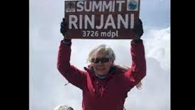 Daki Gunung Rinjani, Anar Tiur Samosir Nenek 71 Tahun Raih Rekor MURI