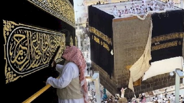 Momen Bersejarah Kiswah Ka’bah Diganti saat Tahun Baru Islam