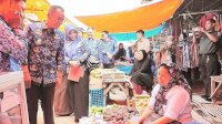 Pj Bupati Takalar Setiawan Pantau Harga Bahan Pokok di Pasar Palleko: Sejauh Ini Masih Aman