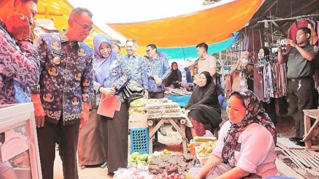 Pj Bupati Takalar Setiawan Pantau Harga Bahan Pokok di Pasar Palleko: Sejauh Ini Masih Aman