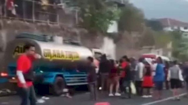 Truk Tangki Air Tabrak Penonton Karnaval HUT RI, Tiga Tewas