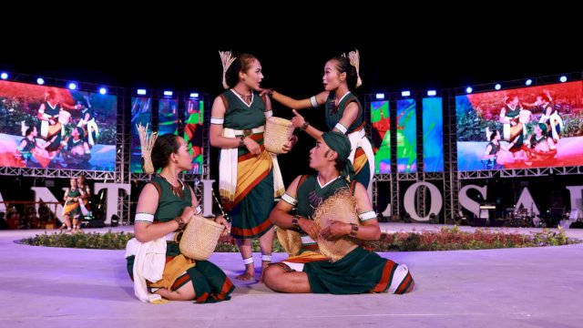 Tari Bala Tau Asal Polman dan Tari Angguk Kulonprogo Pukau Penonton F8