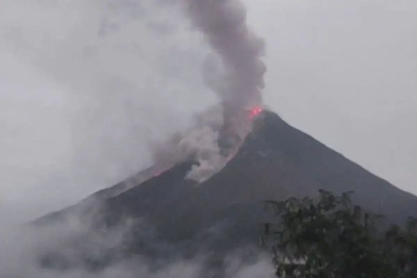 Status Gunung Karangetang Siaga III, Guguran Lava Masih Terjadi