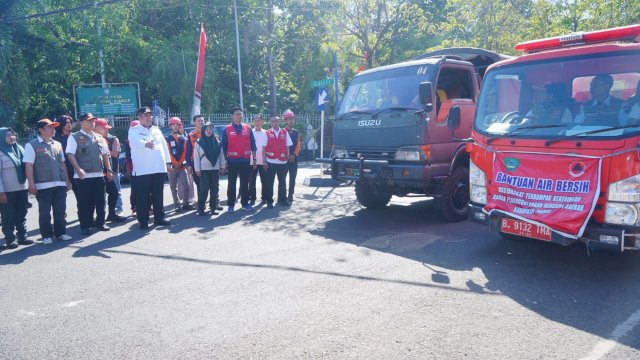 Antisipasi Dampak Kemarau Panjang di Maros, Tim Satgas Air Bersih Salurkan Air ke Titik Lokasi Kekeringan