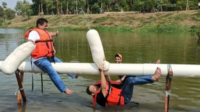 Anies Baswedan Tercebur ke Waduk Lebak Bulus.(F-INT)