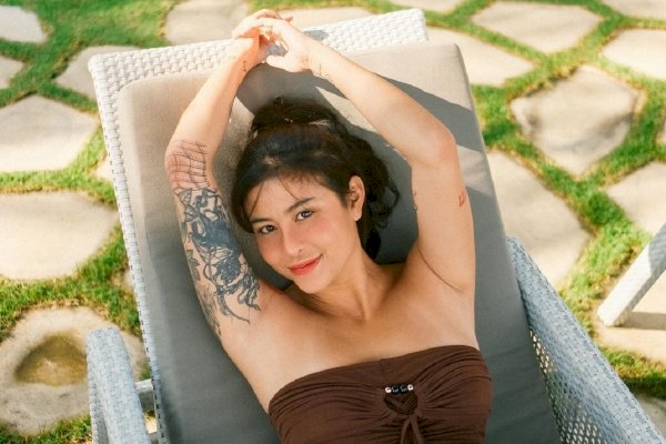 Awkarin Mau Lakukan Sedot Lemak: Nikmati Pemandangan Perut Gimbal Ini