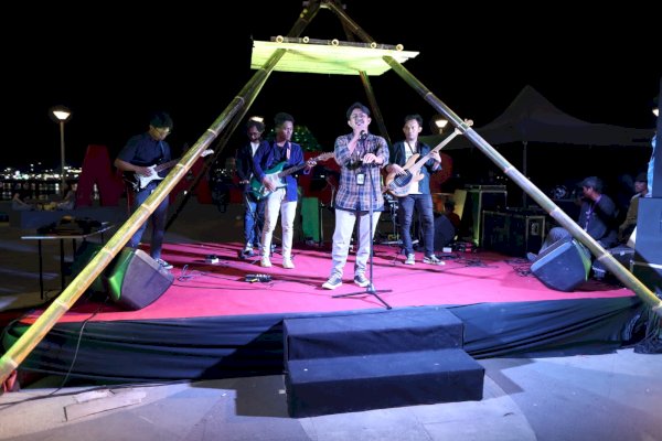 Band Karsa Erunoia Excited Tampil di Event F8