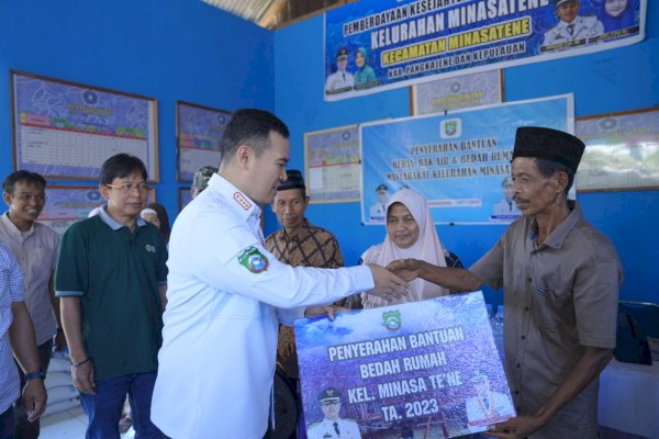 Bupati Pangkep Yusran Serahkan Bantuan dan Peluncuran Rumah Gizi di Kelurahan Minasatene