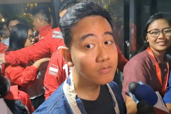 Gibran Rakabuming Putra Jokowi Tolak &#8216;Log In&#8217; PSI: Tak Segampang Itu, Enak Aja