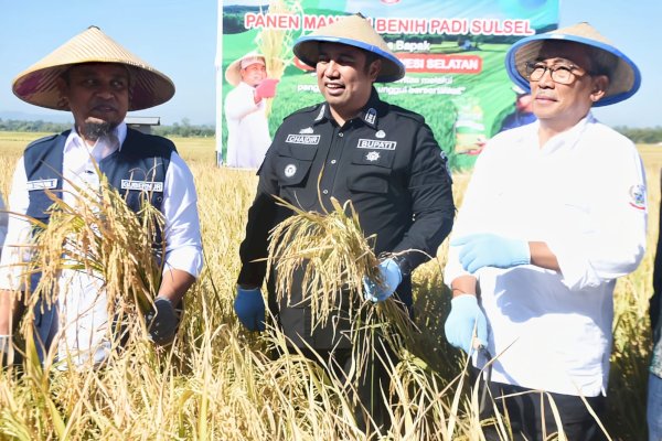 Gubernur Sulsel Didampingi Bupati Maros Luncurkan Program Bantuan Benih Mandiri Tahap III