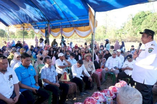 Bupati Maros Resmikan Lokasi Percontohan Pembuatan Garam Dengan metode Green House Salt Tunel di Desa Nisombalia