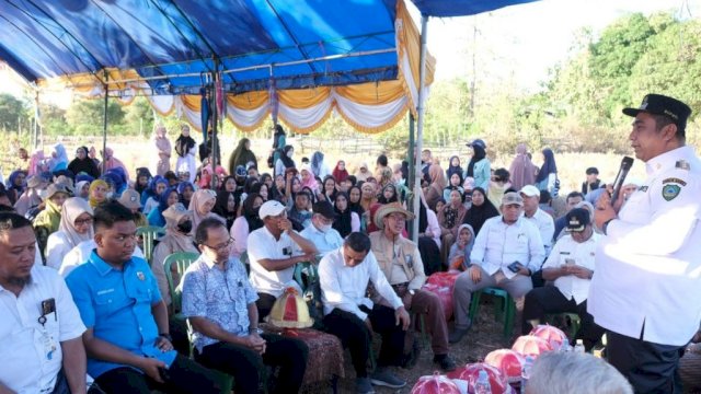 Bupati Maros Resmikan Lokasi Percontohan Pembuatan Garam Dengan metode Green House Salt Tunel di Desa Nisombalia