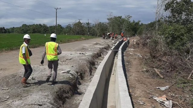 Pemprov Sulsel Kerjakan Ruas Jalan Tanabatue-Sanrego-Palattae di Bone