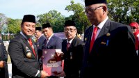 Gubernur Andi Sudirman Sematkan 2.398 Satyalancana Karya Satya kepada PNS Pemprov Sulsel