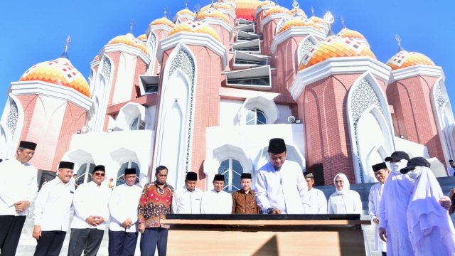 Resmikan Masjid Kubah 99 Asmaul Husna, Gubernur Andi Sudirman : Komitmen Pembangunan Berkelanjutan