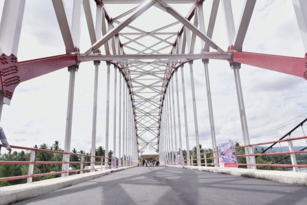 Jembatan Andalan Pacongkang Diresmikan Gubernur Andi Sudirman, Dilengkapi Pelengkung Rangka Baja Terpanjang