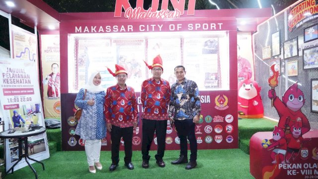 Wali Kota Makassar, Moh Ramdhan "Danny" Pomanto Bersama Sekda Makassar, Muh Ansar Mangopo Mengunjungi Booth Koni Makassar di Event F8.