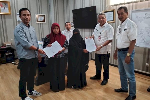 Pemprov Sulsel Serahkan Santunan Kematian Kepada Ahli Waris Korban Longsor di Jeneponto dan Maros