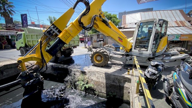 Antisipasi Genangan, Dinas PU Makassar Keruk Saluran Sekunder Tarakan