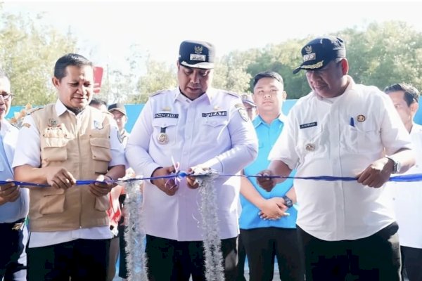 Bupati Maros Chaidir SyamResmikan Bank Sampah Induk di Kecamatan Marusu