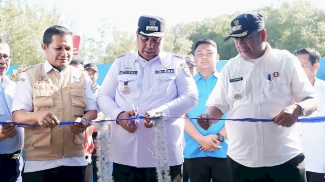 Bupati Maros Chaidir SyamResmikan Bank Sampah Induk di Kecamatan Marusu