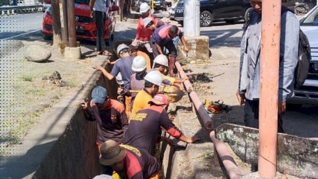 Sigap, Satgas Panakkukang Bersihkan Drainase Jalan Pengayoman