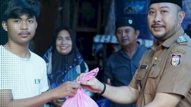 Camat Panakkukang Silaturahmi-Bagi Sembako untuk Warga Karuwisi Utara