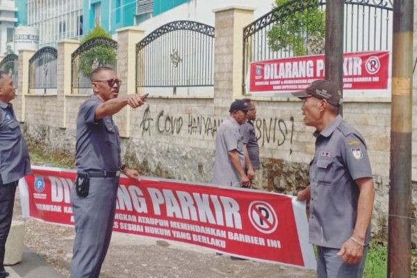 TRC Perumda Parkir Makassar Raya Tambah Spanduk Larangan Parkir di Sekitar RSUD Labuang Baji