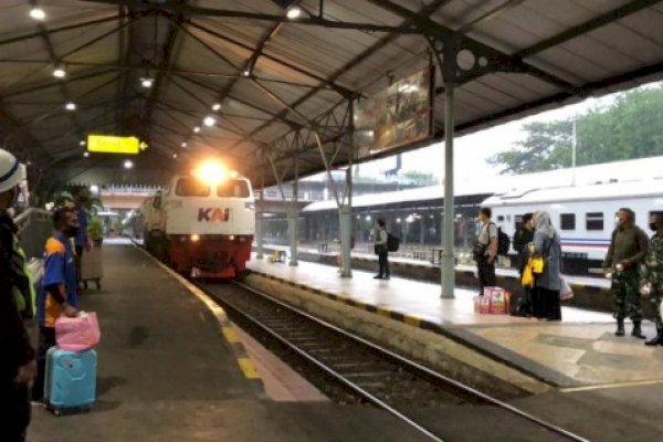 Ini Alasan Jokowi Beri Subsidi Tiket Kereta Cepat Jakarta-Bandung: Kewajiban Pemerintah