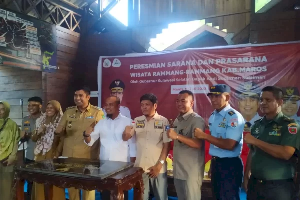 Disaksikan Bupati dan Wabup Maros, Gubernur Sulsel Resmikan Fasilitas Kawasan Wisata Andalan Rammang Rammang