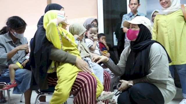 Wawali Fatmawati Rusdi Bercekrama dengan warga.(F-Humas)