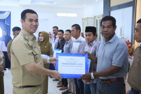 Bupati Pangkep Yusran Bagikan Bantuan Perikanan, Upaya Peningkatan Produksi Perikanan