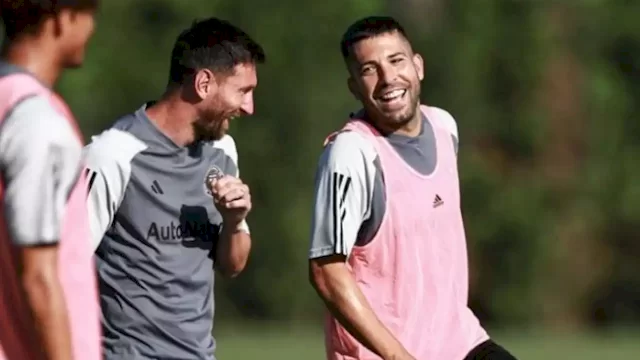 Jordi Alba-Lionel Messi.(F-INT)