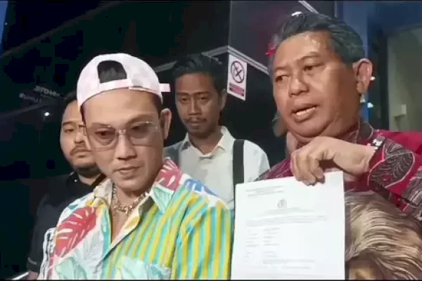 Denny Sumargo Polisikan DJ Verny Hasan, Serahkan Banyak Bukti