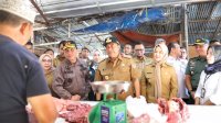 Dampingi PJ Gub Sulsel, Wawali Makassar Fatmawati Rusdi Tinjau Harga Komoditas Pangan di Dua Pasar Tradisional: Kami Sediakan 10 Ton Beras