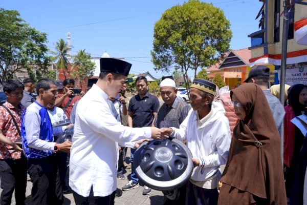 Bupati Pangkep Yusran Bagikan Ratusan Bak Air untuk Warga Empat Kecamatan