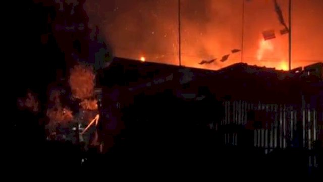 Empat Rumah Ludes Terbakar di Jl Kakatua 3 Makassar