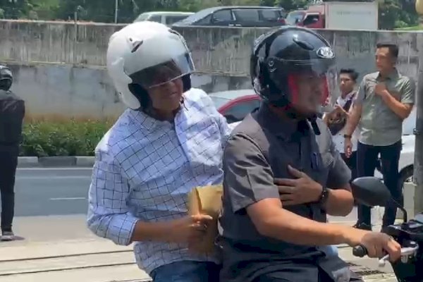 Anies Naik Motor Beat ke Kantor Baintelkam Polri Buat SKCK untuk Pilpres 2024