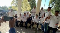 Jemput Anies Baswedan di Bandara, Ketua DPRD Makassar Rudianto Lallo Jadi Rebutan Foto Para Relawan-Kader NasDem