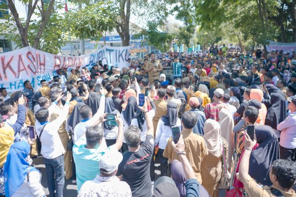 Diantar Ribuan Warga Bantaeng di Akhir Masa Jabatan, Ilham Azikin Titip Jaga Kebersamaan