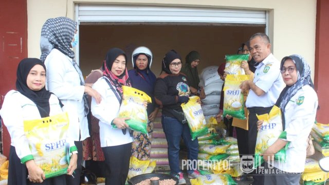 Distapan Luwu Pantau Penjualan Beras SPHP Di Pasar Suli