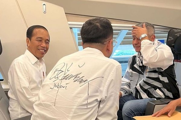 Jokowi Jajal Kereta Cepat Jakarta-Bandung Bareng Para Artis, Ada Raffi Ahmad hingga Yuni Shara