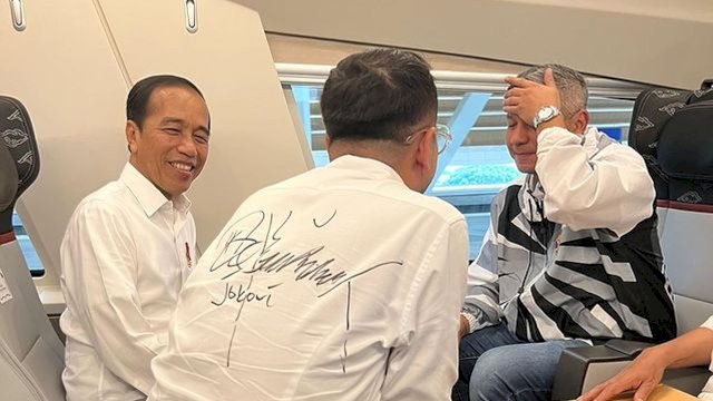 Jokowi Jajal Kereta Cepat Jakarta-Bandung Bareng Para Artis.(F-INT)