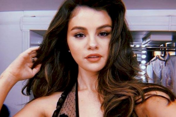 Selena Gomez Merasa Terbebani Punya Followers Instagram Terbanyak