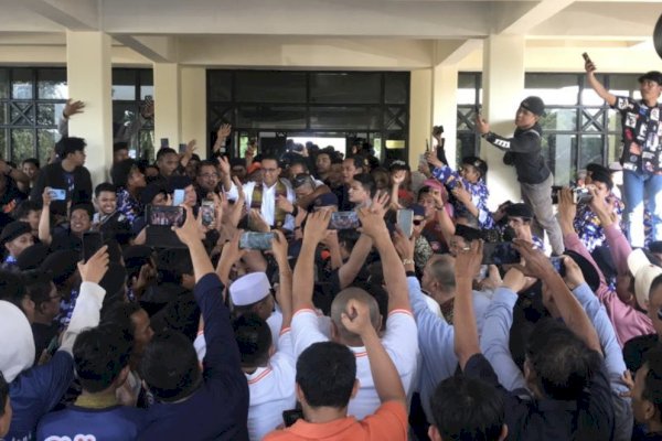 Tiba di Makassar, Kader NasDem se-Sulsel Penuhi Bandara, Anies Baswedan Ucapkan Terima Kasih