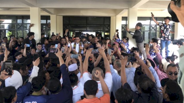 Tiba di Makassar, Kader NasDem se-Sulsel Penuhi Bandara, Anies Baswedan Ucapkan Terima Kasih