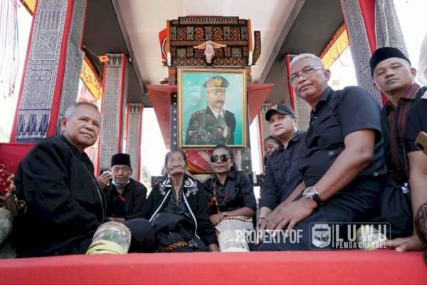 Hadiri Pemakaman Alm. Puang Jakob Tanggala’ Sarira, Bupati Luwu Sampaikan Turut Berduka Cita